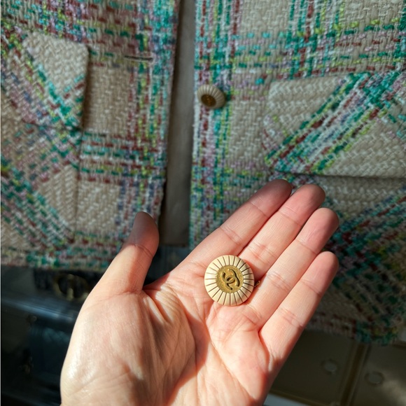 Chanel Runway tweed jacket - Picture 14 of 17